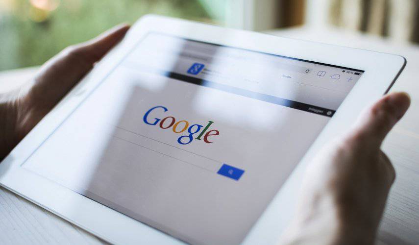 Ilustracija uz blog tekst: Sajt nije mobile-friendly? Kako utiče na Google pretragu